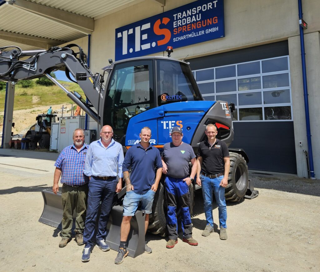 Wir freuen uns, die erfolgreiche Übergabe eines Mecalac 15 MWR Mobilbaggers an die Firma T.E.S. bekanntgeben zu dürfen.